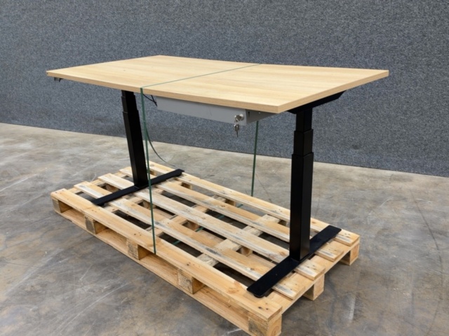 1605753-3 Skrivbord QBUS T-stativ, 1600x800 mm, svart, ek