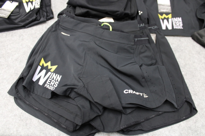 1558757-4 Lot of women's workout clothes, approx. 53 pieces