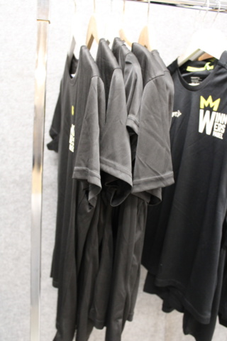 1558757-7 Lot of women's workout clothes, approx. 53 pieces
