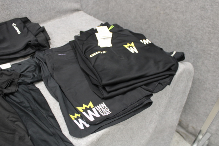 1558758-2 Lot of men's workout clothes, approx. 18 pieces