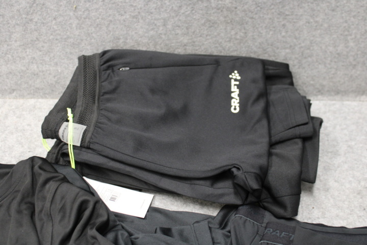 1558758-3 Lot of men's workout clothes, approx. 18 pieces