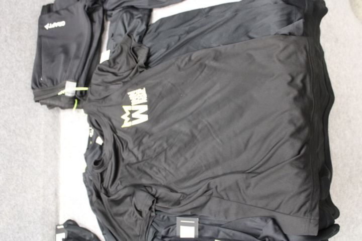 1558758-5 Lot of men's workout clothes, approx. 18 pieces