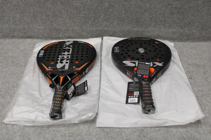 1558770-2 Två padelrack Siux
