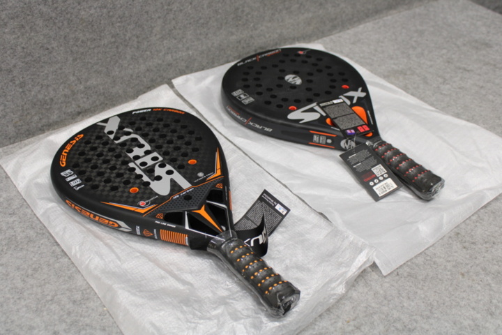 1558770-3 Två padelrack Siux