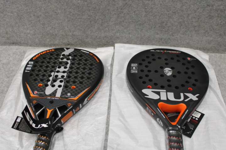 1558770-4 Två padelrack Siux