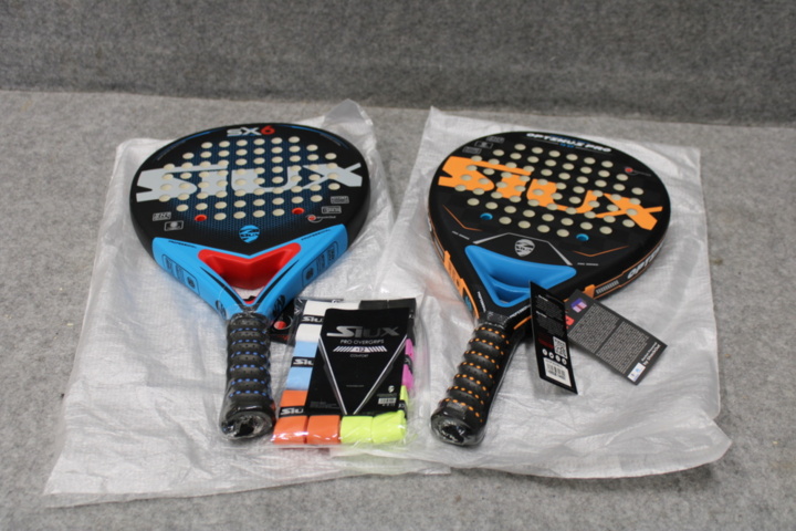 1558777-2 Två padelrack Siux