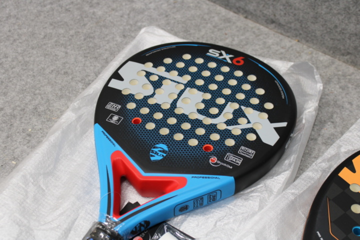 1558777-3 Två padelrack Siux