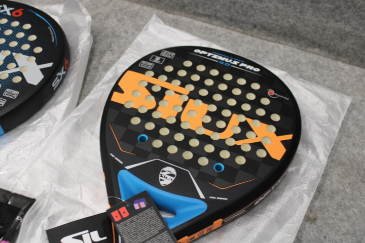 1558777-5 Två padelrack Siux