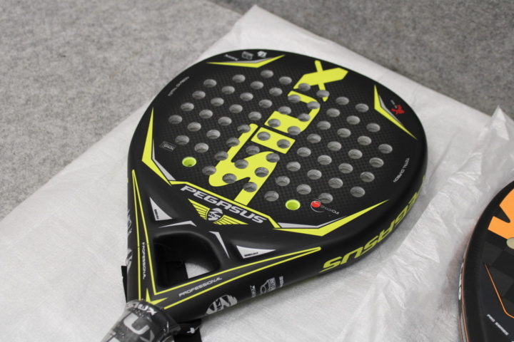 1558778-5 Två padelrack Siux