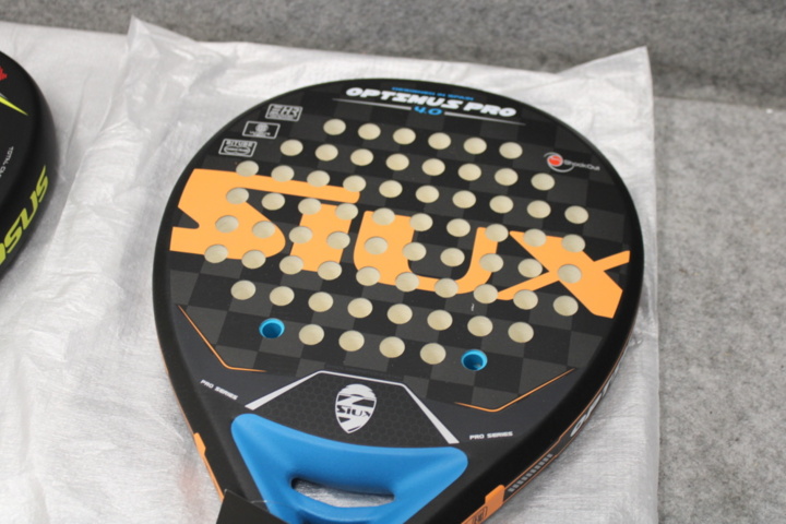1558778-8 Två padelrack Siux