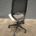 1605916-4 Kontorsstol MARLOW – Svart ryggstöd i mesh, beige sits