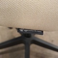 1605916-5 Kontorsstol MARLOW – Svart ryggstöd i mesh, beige sits