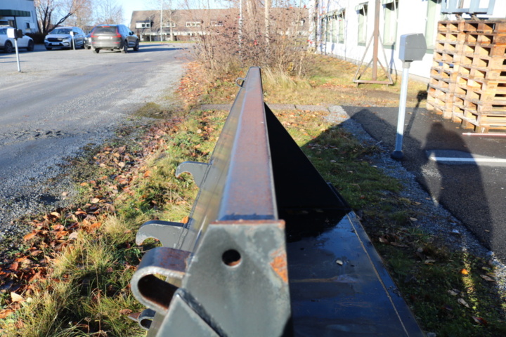 1515343-21 Snöskopa/Jordskopa Kellfri SST24. Trimafäste.
