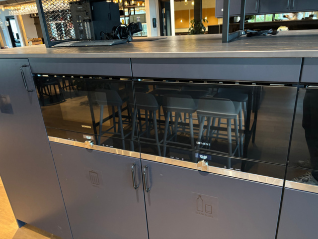 1548291-6 Integrerade mikrovågsugnar x2 enheter - Siemens 'SS-42AS'