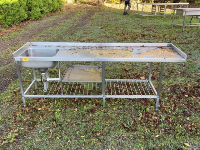 1607925-2 Begagnad rostfri bänk med blandare, kulventil och silhink.