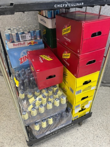 1600386-2 Parti med läsk och tonic