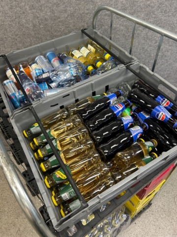 1600386-4 Parti med läsk och tonic