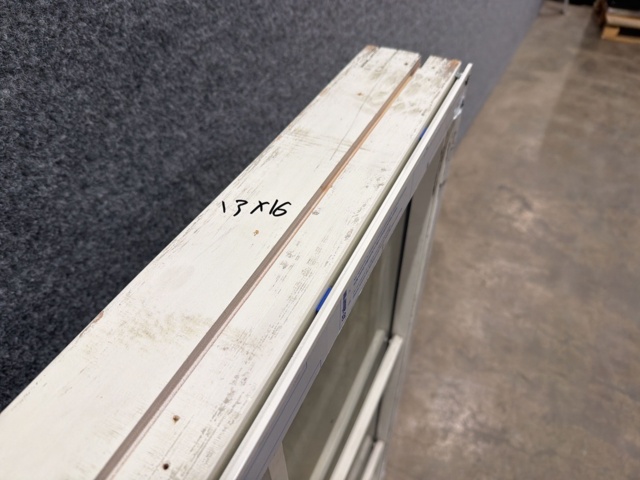 1608357-5 Fast fönster 13x16 trä/PVC, vit