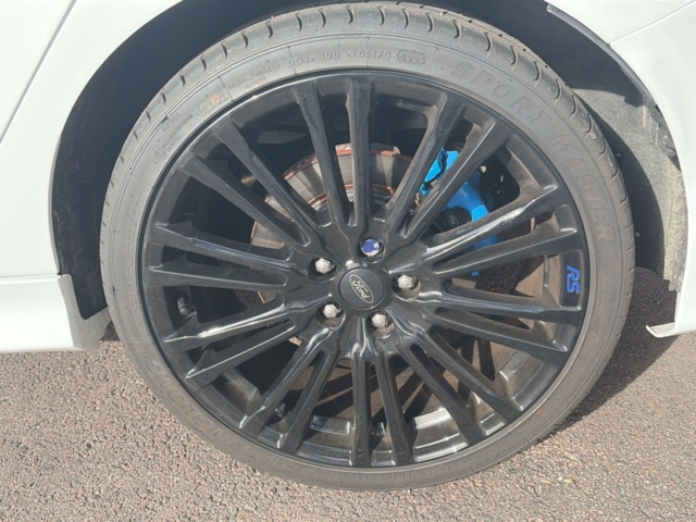 1608527-11 Ford Focus RS Manual, 350hp -2017