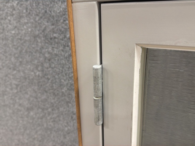 1608363-5 Öppningsbart fönster 3-glas frostat 5x13, ljusgrå utsida, vit insida