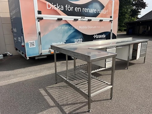 1607921-2 Begagnad rostfri bänk i vinkel