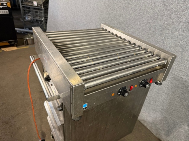 1566738-2 Värmeri på hjul med korvgrill