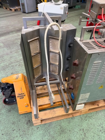1566761-8 Samling med diverse storköksutrustning