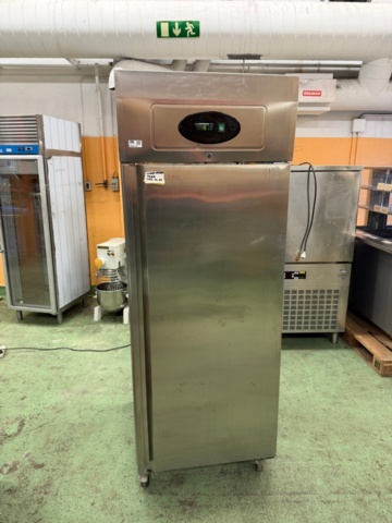 1566776-1 Frysskåp på hjul – Tefcold RF710