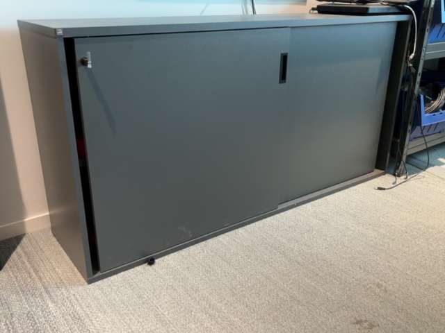 1548410-75 IT room with various equipment, components and furniture
