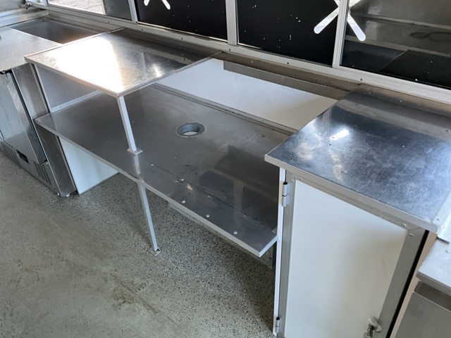 1473880-18 Foodtruck /Matvagn - 2023