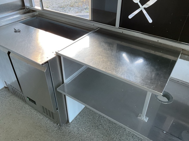 1473880-19 Foodtruck /Matvagn - 2023