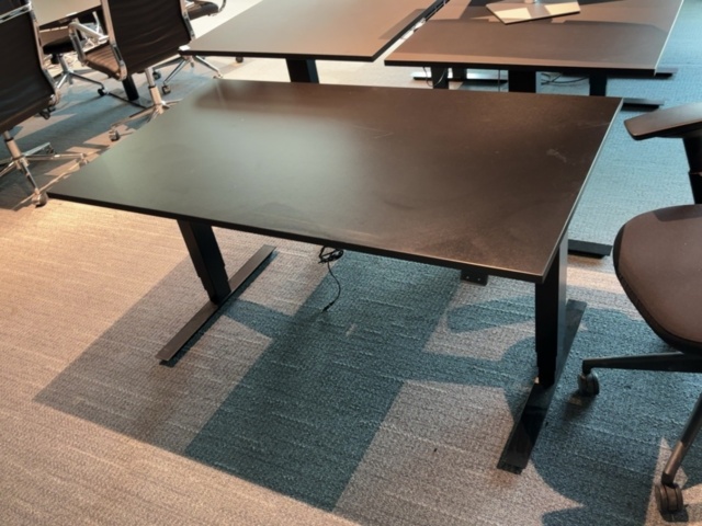 1548413-2 Height-adjustable desk & office chair