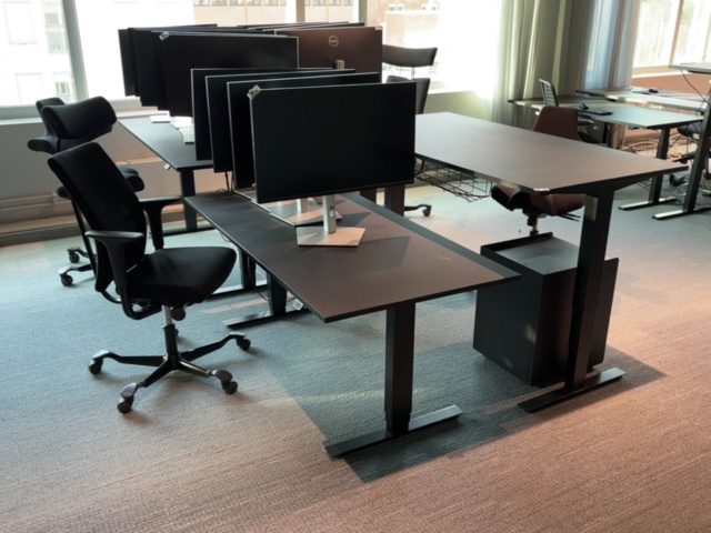 1548415-16 Office furniture for four workplaces