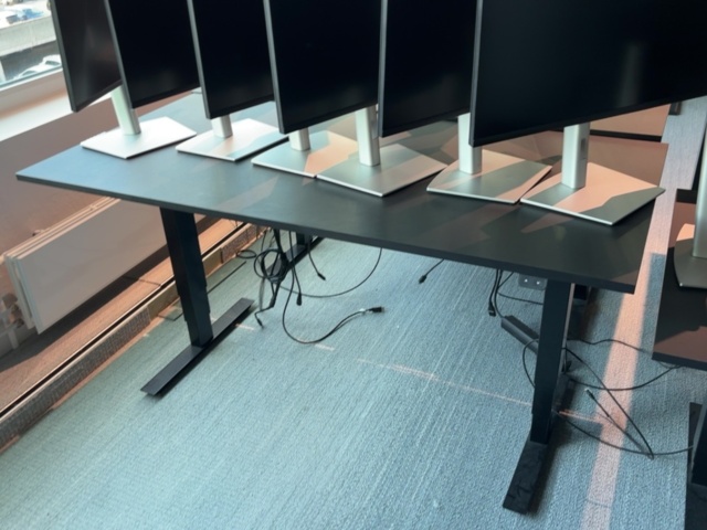 1548415-8 Office furniture for four workplaces