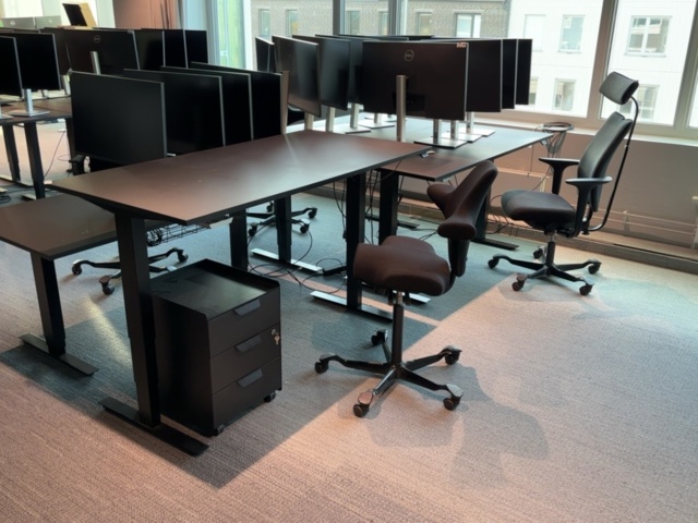 1548415-1 Office furniture for four workplaces