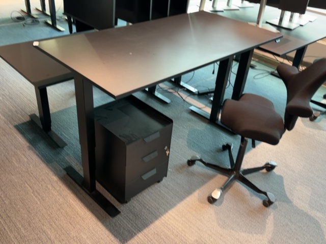 1548415-9 Office furniture for four workplaces