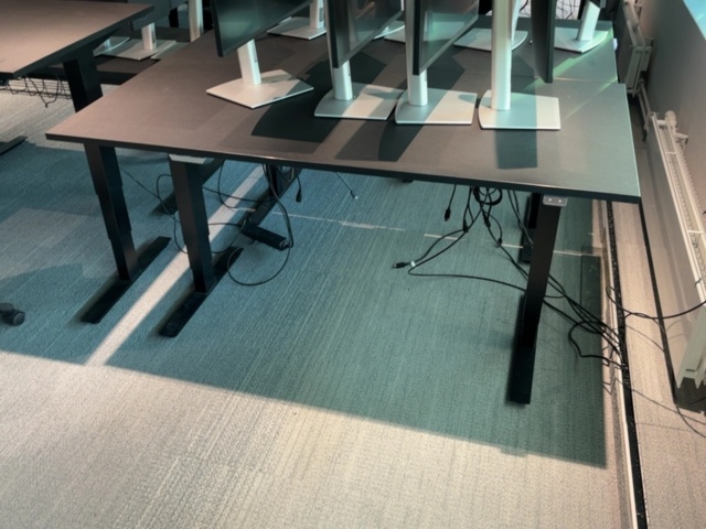 1548415-13 Office furniture for four workplaces