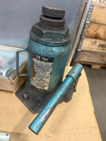 1608605-7 Tvingar, Domkrafter, Hydraulpump, Vinkelslipar & Avdragare