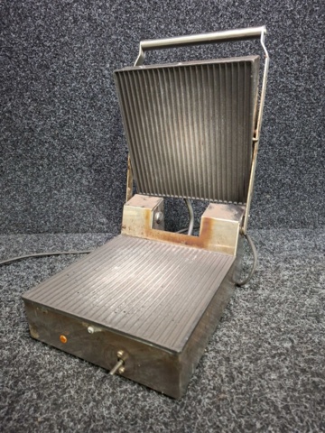 1608609-5 Klämgrill FKI STO-98