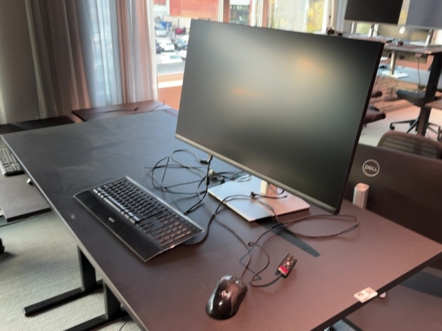 1548417-6 Kontorsmöblemang & elektronikenheter