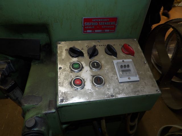287983--33 Vollmer PMH  - Swaging Machine