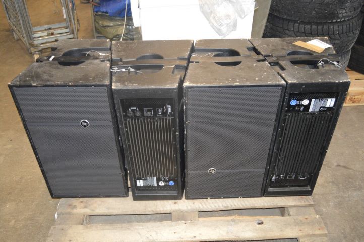 293992-1 A set of four Mackie HDA Line Array