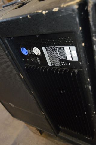 293992-5 A set of four Mackie HDA Line Array