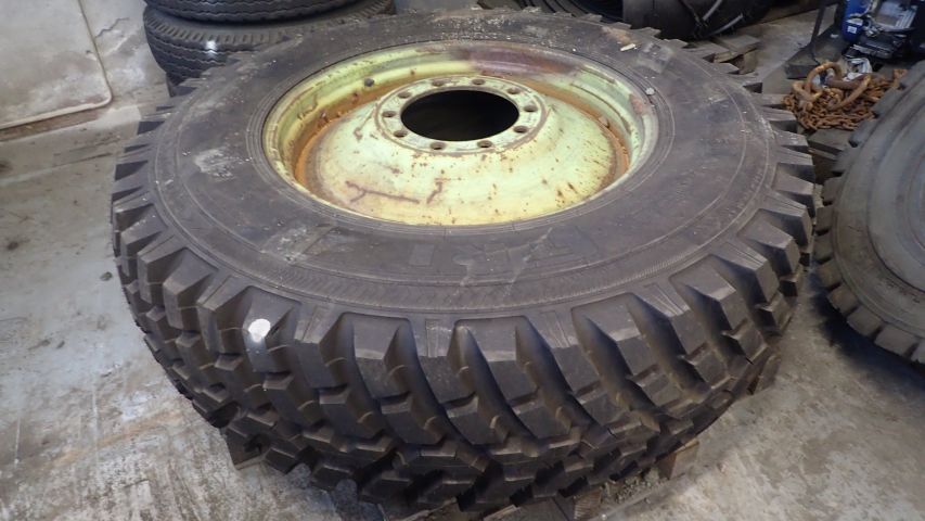 312047-1 1 st entreprenaddäck till MB Trac