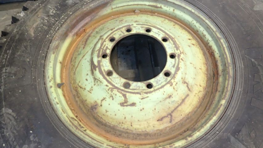 312047-3 1 st entreprenaddäck till MB Trac