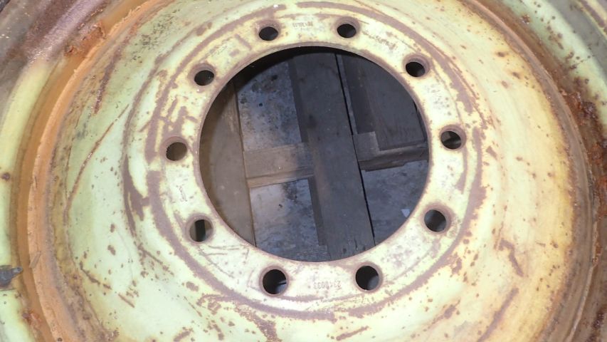 312047-4 1 st entreprenaddäck till MB Trac