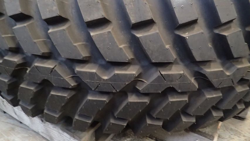 312047-12 1 st entreprenaddäck till MB Trac