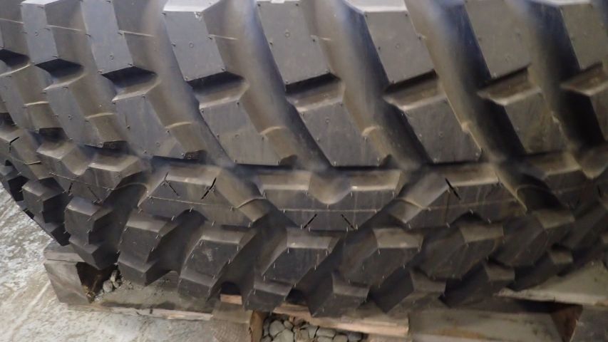 312047-13 1 st entreprenaddäck till MB Trac