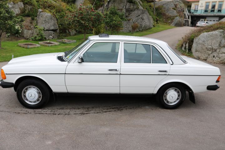 320980-3 Mercedes Benz 200 -85 (DSF077)