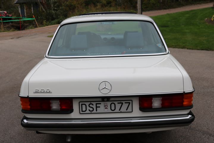 320980-5 Mercedes Benz 200 -85 (DSF077)